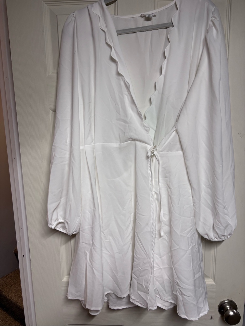 Women's White Scallop-Trim Wrap Nightdress